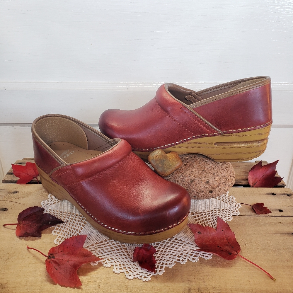 Rustic Red Dansko Pro Honey Clog Burnish Distress Patriotic Prairie Boho Cottage